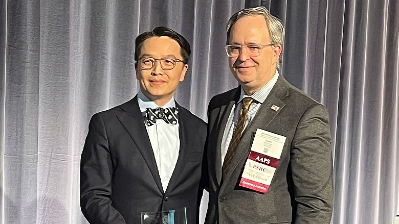 Dr. Eric Chien-Wei Liao Receives Award from the American Association of Plastic Surgeons