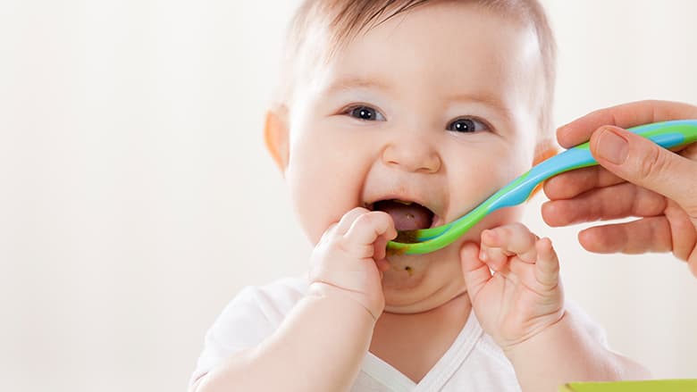 How to Spoon Feed Baby the Right Way! - Your Kid's Table