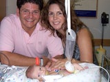 Vincenzo with his parents in the N/IICU