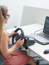 Teen using virtual driving assessment system