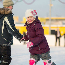 Children iceskating