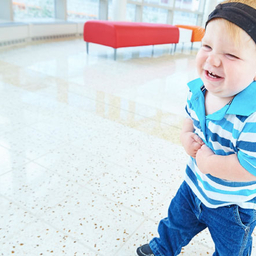 child smiling at family workshop.