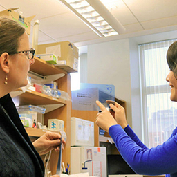 Drs. Eisch and Yun working in the lab